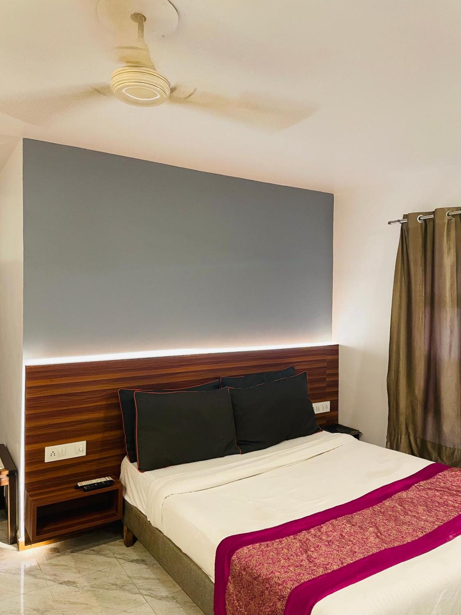 The Royal Presidency Inn Lucknow Exterior photo